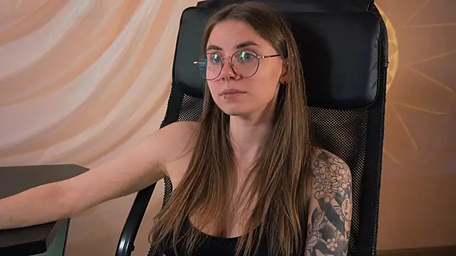 Snapshot of _AnnaStark_ chatting on 26, 10, 2025 AnnaStark online show from 26, 10, 2025