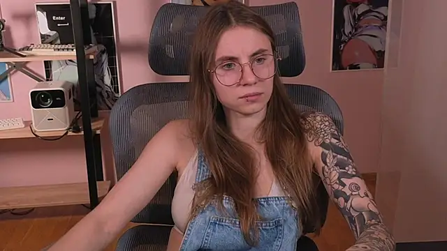 Snapshot of _AnnaStark_ chatting on 13, 11, 2025 AnnaStark online show from 13, 11, 2025