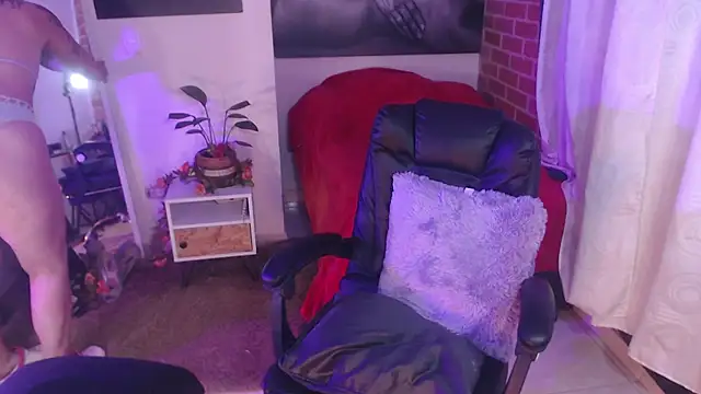 agnes blackmoree online show from 7, 4, 2026