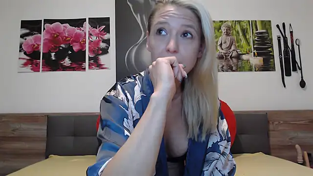 Naschkatze01 online show from 19, 10, 2025