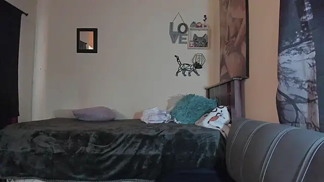 Snapshot of annyluna1 chatting on 8, 4, 2026 annyluna1 online show from 8, 4, 2026
