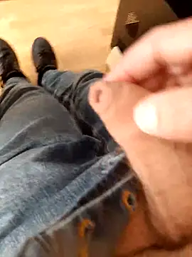 Snapshot of Alex_7422 chatting on 14, 4, 2026 Alex 7422 online show from 14, 4, 2026