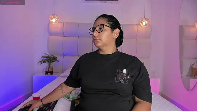 DanielleEvans  online show from 21, 10, 2025