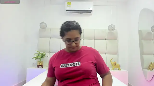 DanielleEvans  online show from 4, 11, 2025