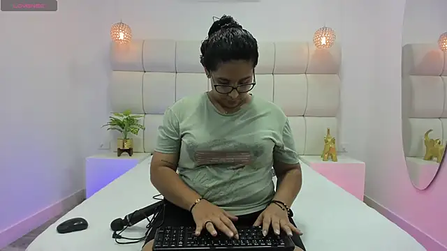 DanielleEvans  online show from 17, 11, 2025