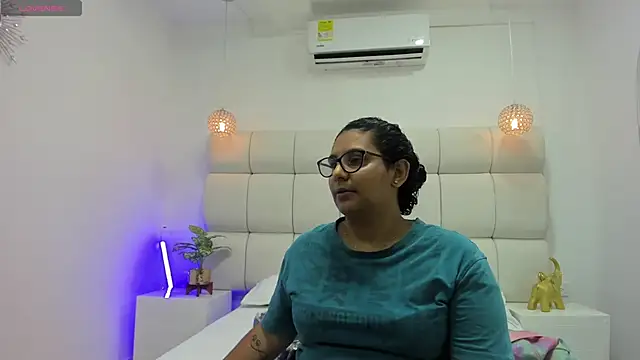 DanielleEvans  online show from 28, 11, 2025