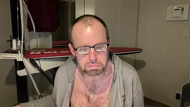 Snapshot of FABIOGLASSES chatting on 3, 2, 2026 FABIOGLASSES online show from 3, 2, 2026