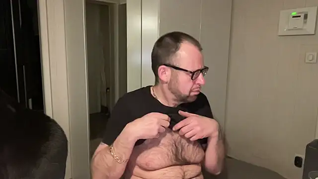 Snapshot of FABIOGLASSES chatting on 4, 2, 2026 FABIOGLASSES online show from 4, 2, 2026