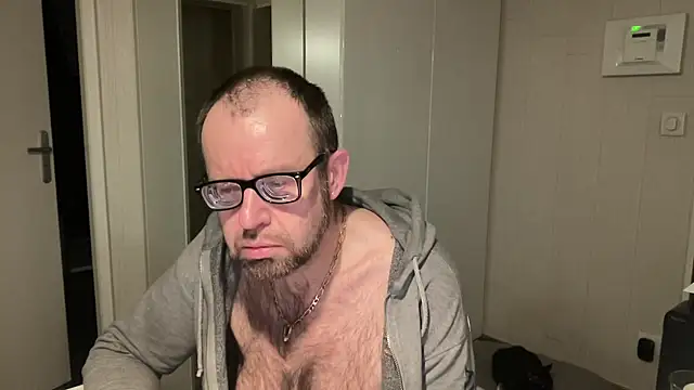 Snapshot of FABIOGLASSES chatting on 8, 2, 2026 FABIOGLASSES online show from 8, 2, 2026