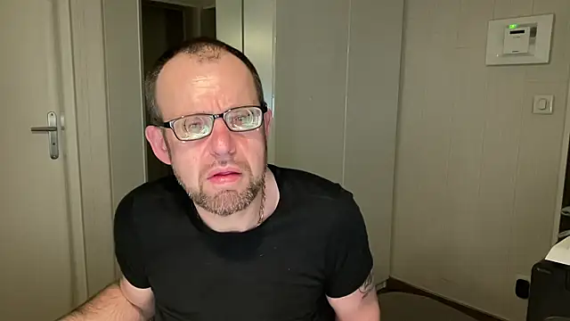 Snapshot of FABIOGLASSES chatting on 24, 2, 2026 FABIOGLASSES online show from 24, 2, 2026