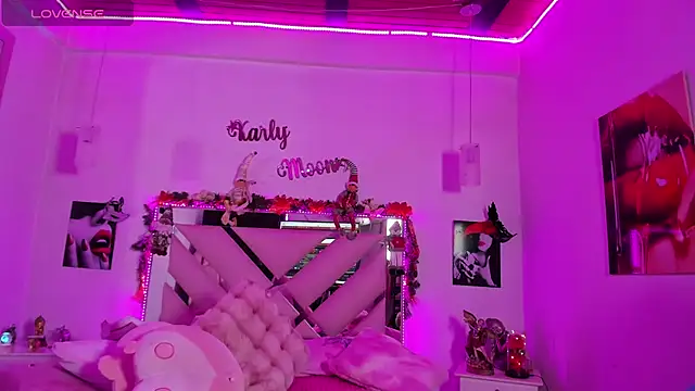 Snapshot of Karly_moon chatting on 6, 12, 2024 Karly moon online show from 6, 12, 2024