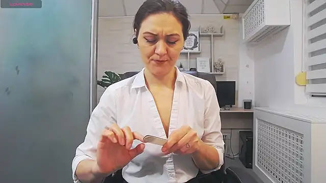 EllaMilf  online show from 19, 2, 2025