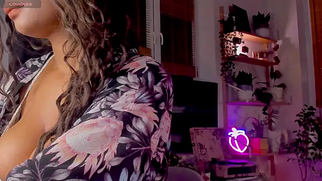 Snapshot of Ana_Peachy_ chatting on 17, 12, 2024 Ana Peachy online show from 17, 12, 2024