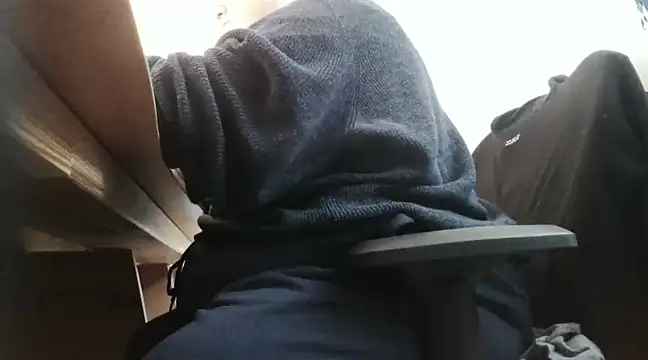 Snapshot of chubbysmallcock@xh chatting on 8, 3, 2025 chubbysmallcockxh online show from 8, 3, 2025