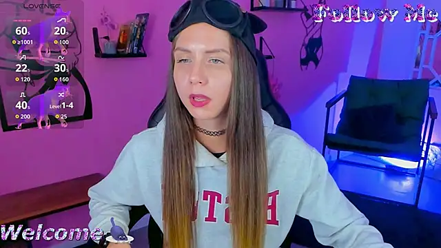 Snapshot of GrayceWild chatting on 2, 10, 2025 GrayceWild online show from 2, 10, 2025