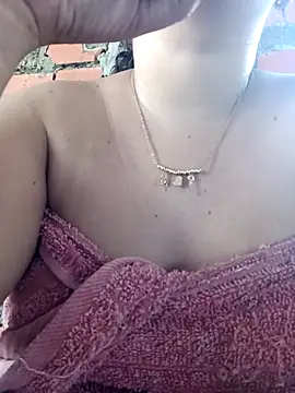 Snapshot of ValeriaSantos- chatting on 9, 2, 2026 ValeriaSantos- online show from 9, 2, 2026