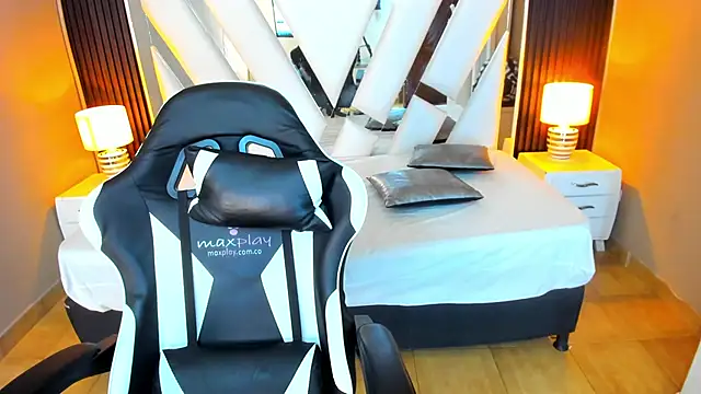 Linda4Petite online show from 29, 10, 2025