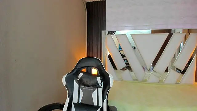 Linda4Petite online show from 13, 4, 2026