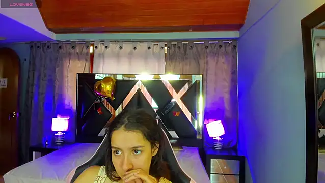 Snapshot of Linda4Petite chatting on 6, 7, 2026 Linda4Petite online show from 6, 7, 2026