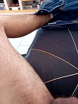 mickzizi online show from 8, 4, 2026