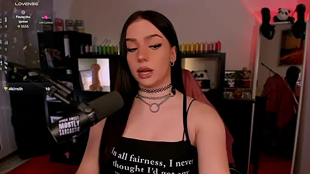 SofiRusselle online show from 6, 11, 2025