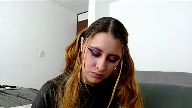 Snapshot of Juls_winter_ chatting on 20, 4, 2026 Juls winter online show from 20, 4, 2026