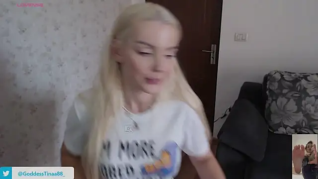 Snapshot of Goddess_Tina chatting on 30, 10, 2025 Goddess Tina online show from 30, 10, 2025