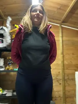 DaisyVibesss online show from 8, 12, 2024