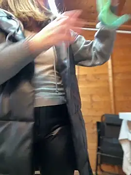 DaisyVibesss online show from 5, 1, 2025