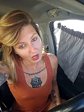 SheIsSomething online show from 26, 10, 2025