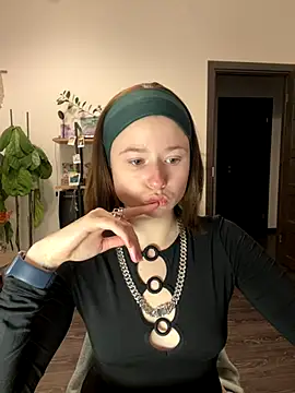 Snapshot of sweetest_pie chatting on 5, 12, 2024 sweetest pie online show from 5, 12, 2024