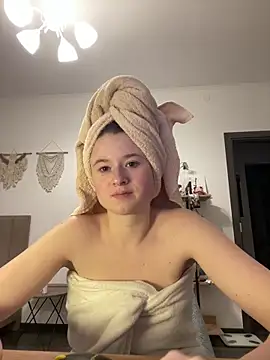 Snapshot of sweetest_pie chatting on 10, 12, 2024 sweetest pie online show from 10, 12, 2024