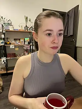 Snapshot of sweetest_pie chatting on 13, 12, 2024 sweetest pie online show from 13, 12, 2024