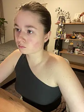 Snapshot of sweetest_pie chatting on 6, 3, 2025 sweetest pie online show from 6, 3, 2025