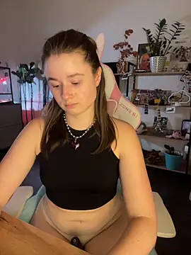 Snapshot of sweetest_pie chatting on 13, 9, 2025 sweetest pie online show from 13, 9, 2025