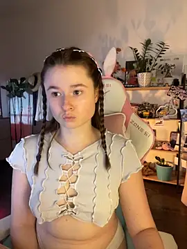 Snapshot of sweetest_pie chatting on 15, 9, 2025 sweetest pie online show from 15, 9, 2025