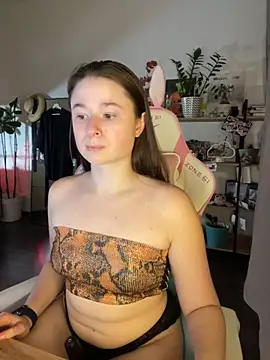 Snapshot of sweetest_pie chatting on 25, 9, 2025 sweetest pie online show from 25, 9, 2025