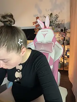 Snapshot of sweetest_pie chatting on 3, 10, 2025 sweetest pie online show from 3, 10, 2025