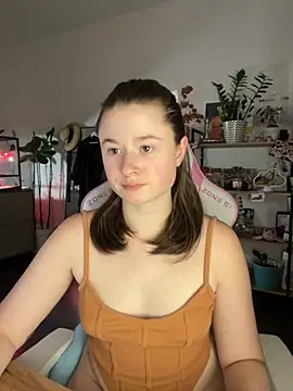 Snapshot of sweetest_pie chatting on 4, 10, 2025 sweetest pie online show from 4, 10, 2025