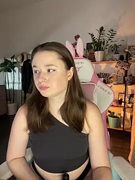 Snapshot of sweetest_pie chatting on 16, 10, 2025 sweetest pie online show from 16, 10, 2025