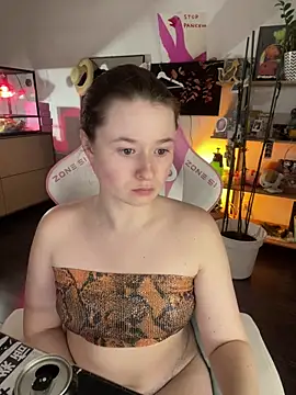 Snapshot of sweetest_pie chatting on 26, 5, 2026 sweetest pie online show from 26, 5, 2026