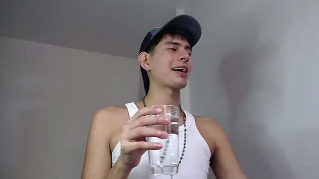 Snapshot of imdavo23 chatting on 15, 12, 2025 imdavo23 online show from 15, 12, 2025