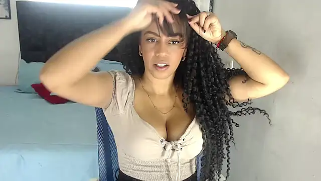 Snapshot of yeli_xxx chatting on 2, 12, 2025 yeli xxx online show from 2, 12, 2025