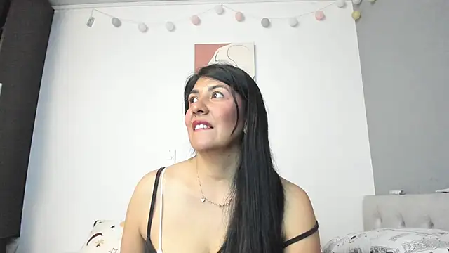 aisha latina online show from 15, 1, 2025