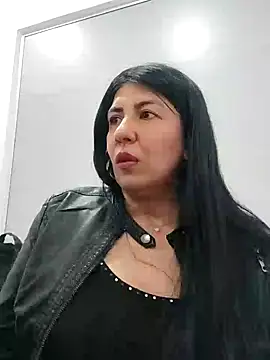 aisha latina online show from 23, 1, 2025