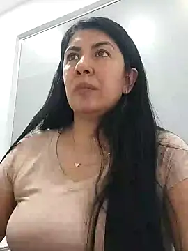 aisha latina online show from 27, 1, 2025