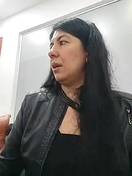 aisha latina online show from 10, 3, 2025