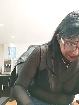 aisha latina online show from 21, 10, 2025