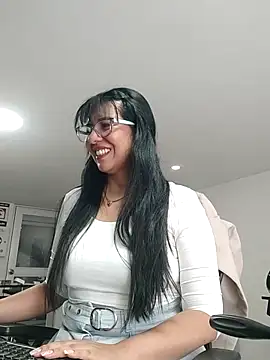 aisha latina online show from 14, 11, 2025