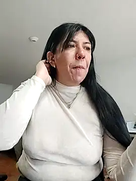 aisha latina online show from 10, 4, 2026